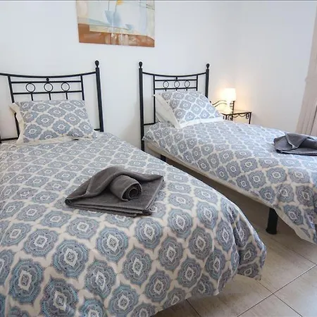 Villa In Puerto Del Carmen Sleeps 6 Includes Swimming Pool And Wifi *