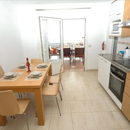 In Puerto Del Carmen Sleeps 6 Includes Swimming Pool And Wifi