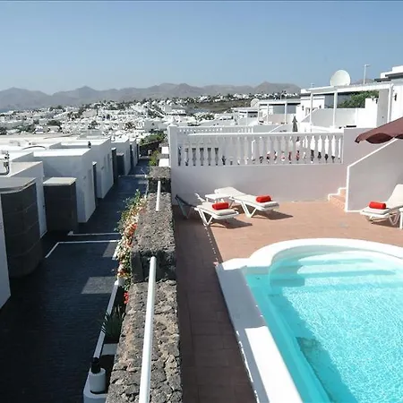 In Puerto Del Carmen Sleeps 6 Includes Swimming Pool And Wifi