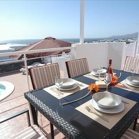 In Puerto Del Carmen Sleeps 6 Includes Swimming Pool And Wifi Villa *