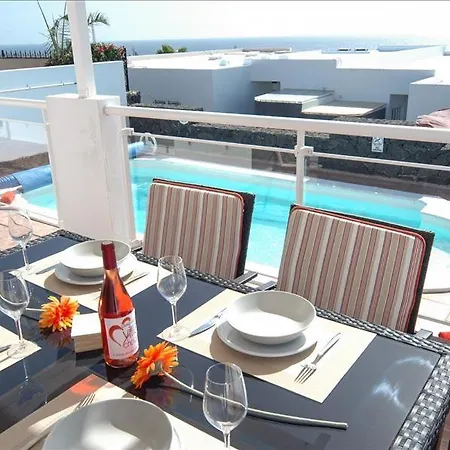 In Puerto Del Carmen Sleeps 6 Includes Swimming Pool And Wifi Villa *