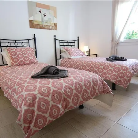 In Puerto Del Carmen Sleeps 6 Includes Swimming Pool And Wifi Villa