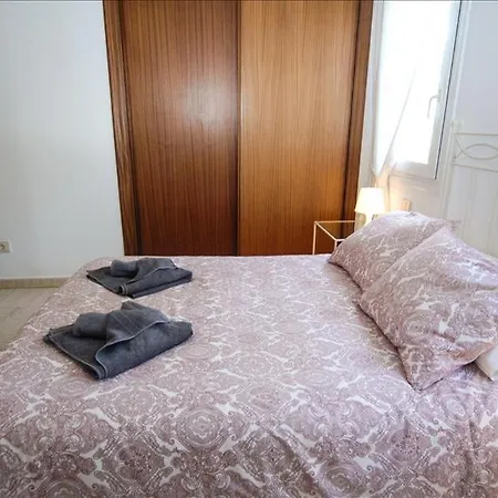 Villa In Puerto Del Carmen Sleeps 6 Includes Swimming Pool And Wifi *