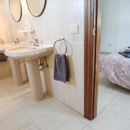 In Puerto Del Carmen Sleeps 6 Includes Swimming Pool And Wifi *