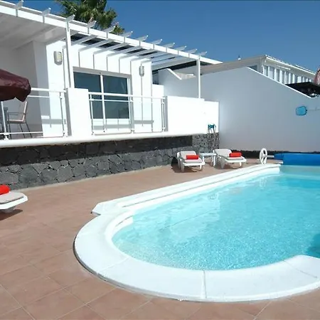 Villa In Puerto Del Carmen Sleeps 6 Includes Swimming Pool And Wifi Puerto del Carmen (Lanzarote)