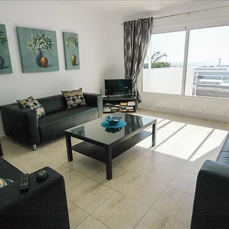 Villa In Puerto Del Carmen Sleeps 6 Includes Swimming Pool And Wifi *